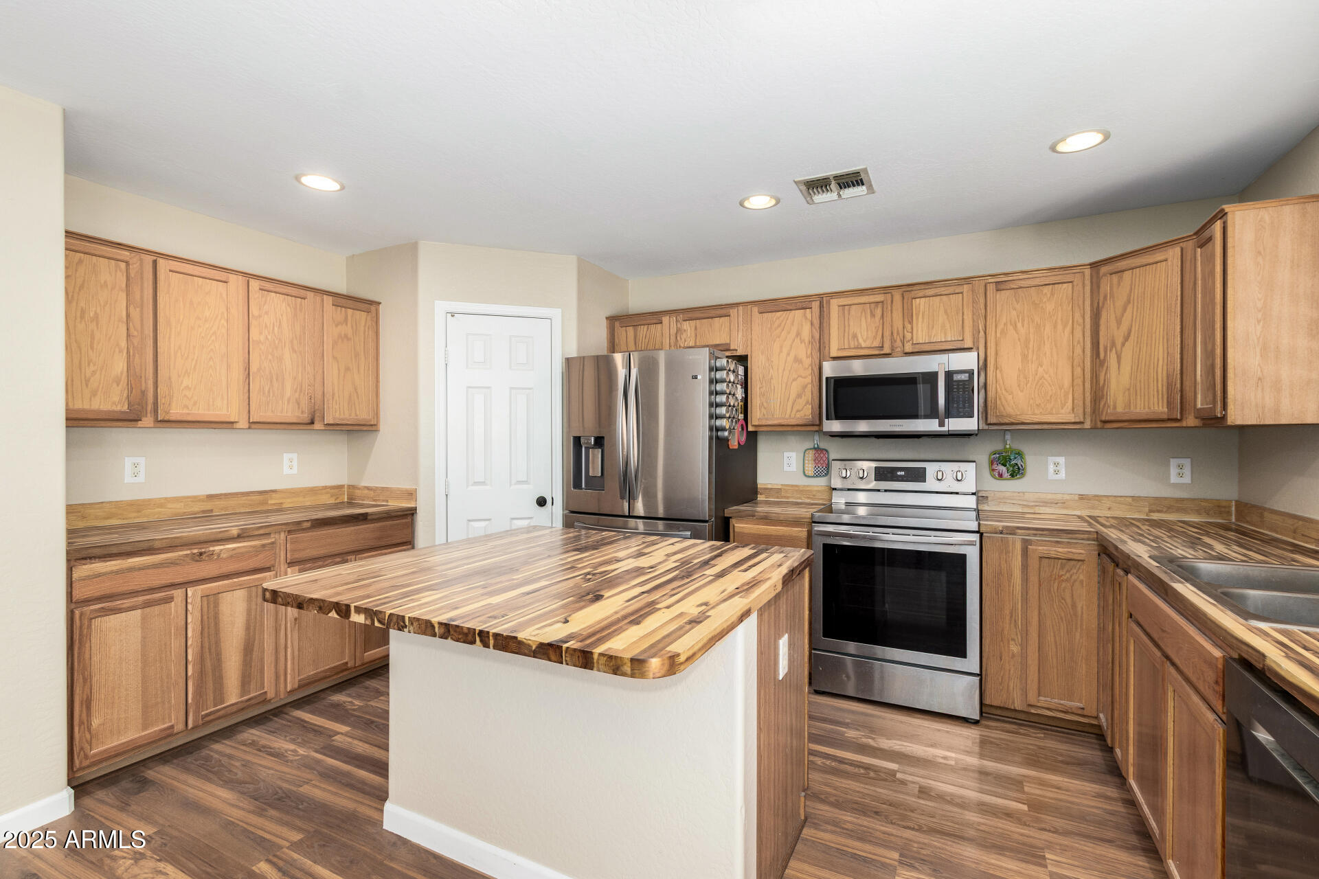 1617 West Pecan Road Phoenix, AZ 85041 - Photo 11 of 31 13 - Pecan