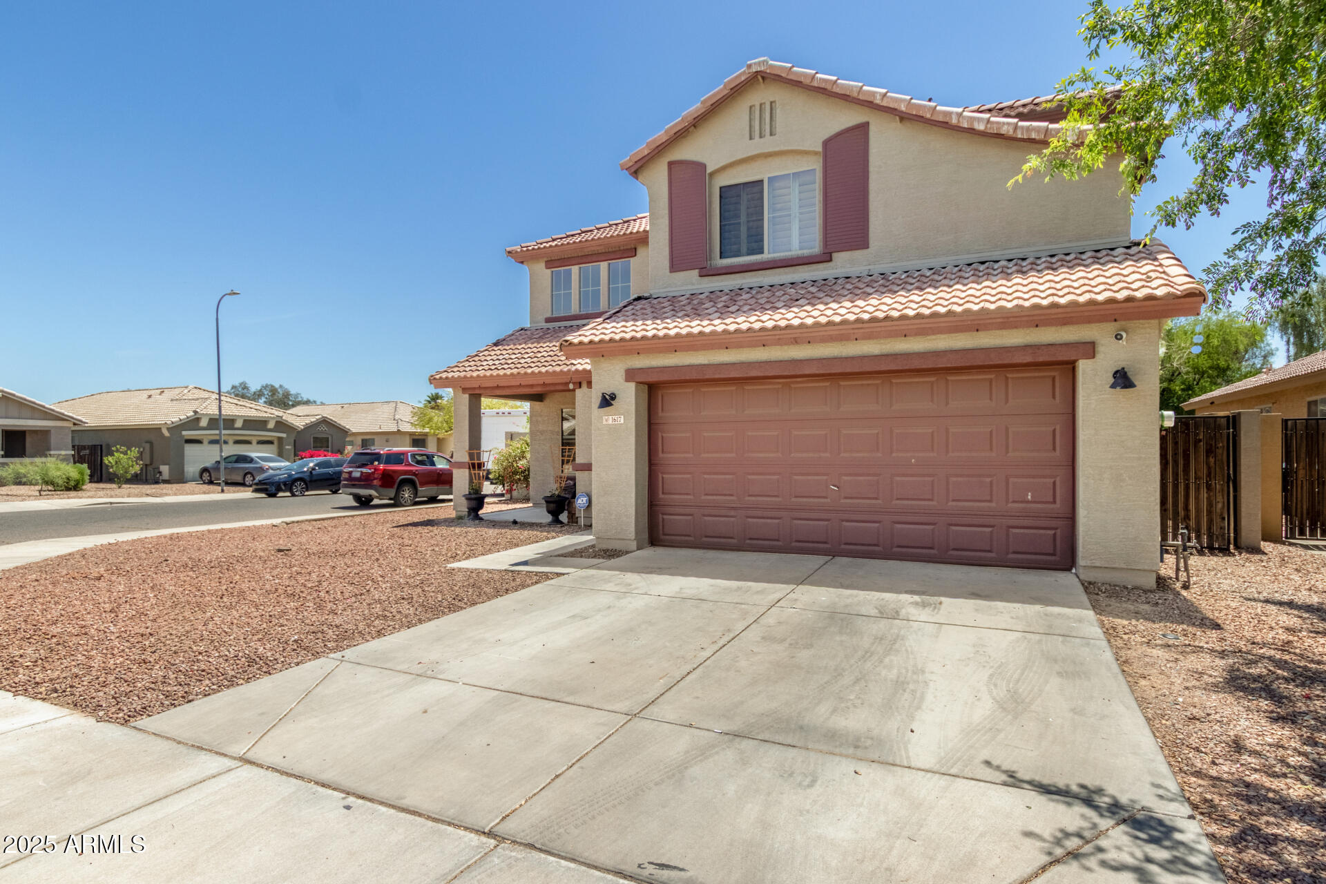 1617 West Pecan Road Phoenix, AZ 85041 - Photo 4 of 31 05 - Pecan
