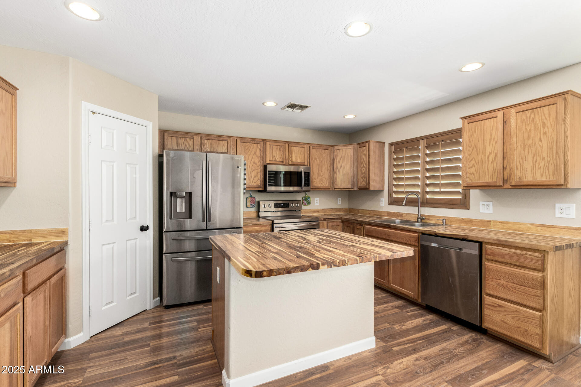 1617 West Pecan Road Phoenix, AZ 85041 - Photo 10 of 31 12 - Pecan