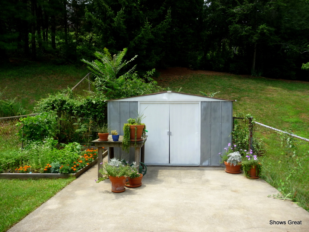 3831 Meadowlark Road Roanoke, VA 24018 - Photo 14 of 15 Storage Building / Garden Area