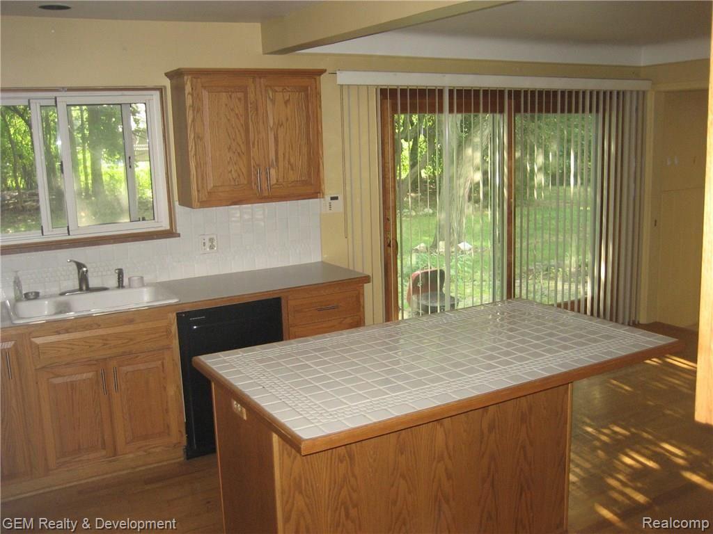 28420 Brandywine Road Farmington, MI 48334 - Photo 9 of 18