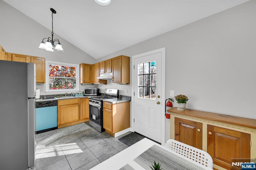 96 Papscoe Road West Milford, NJ 07421 - Photo 17 of 40