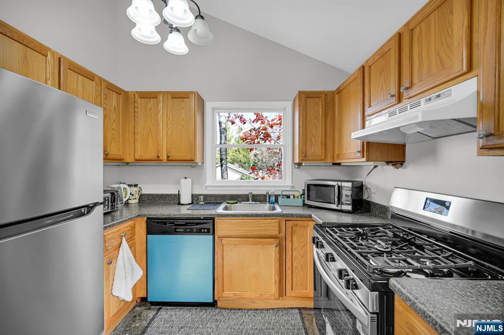 96 Papscoe Road West Milford, NJ 07421 - Photo 18 of 40