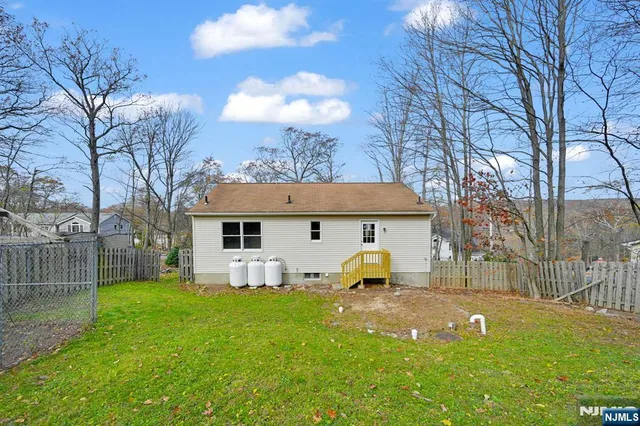 $419,900 | 96 Papscoe Road, West Milford, NJ 07421