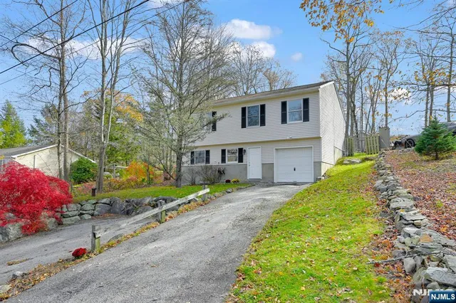 $419,900 | 96 Papscoe Road, West Milford, NJ 07421