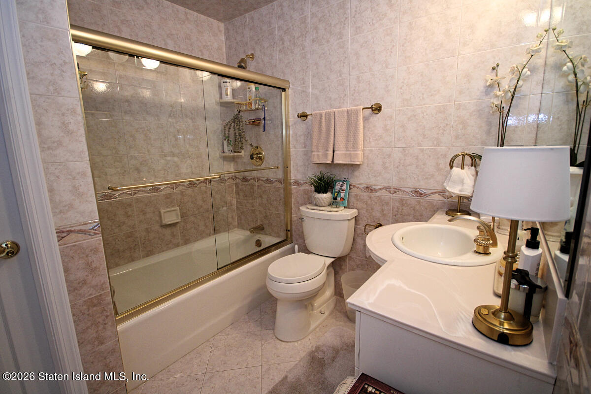 951 West Fingerboard Road Staten Island, NY 10304 - Photo 14 of 29 a bathroom with a sink toilet and shower