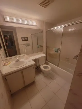 $1,350 | 321 Knotty Pine Circle, Unit B2, Greenacres, FL 33463