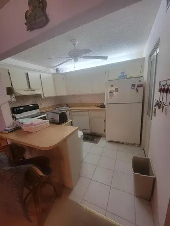 $1,350 | 321 Knotty Pine Circle, Unit B2, Greenacres, FL 33463