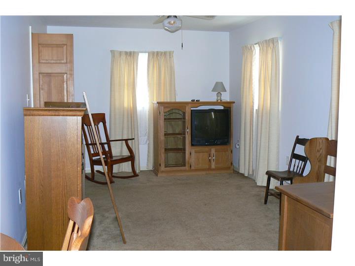 23 Edgewood Road Dover, DE 19901 - Photo 8 of 16 Family Room