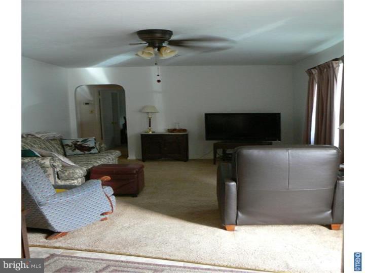 23 Edgewood Road Dover, DE 19901 - Photo 9 of 16 Living Room