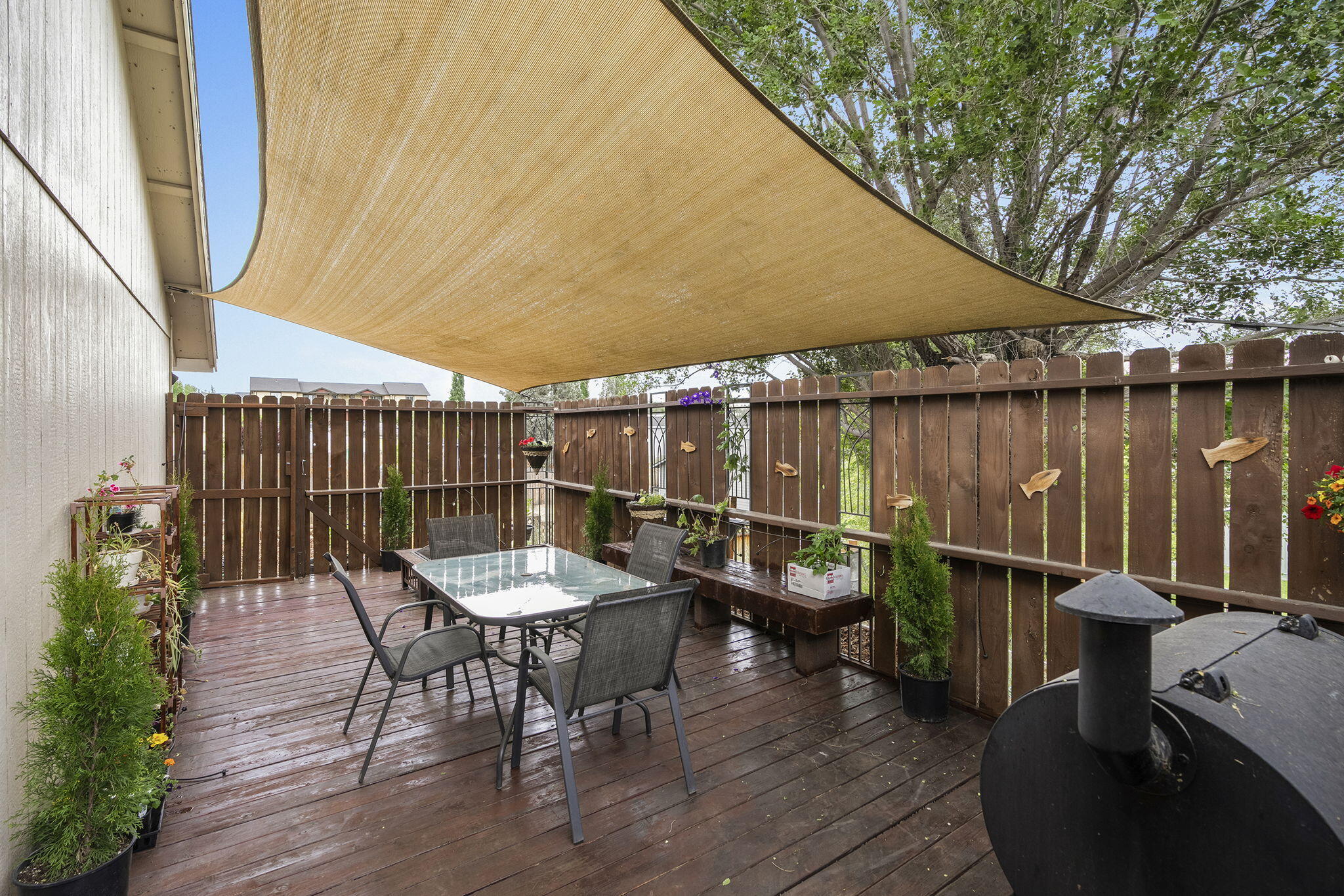 552 Southwest Lincoln Street Madras, OR 97741 - Photo 20 of 23 a outdoor space with a seating space