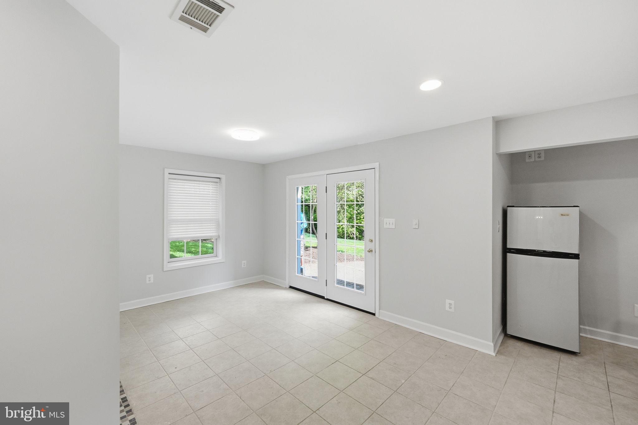 6075 Deer Ridge Trail Springfield, VA 22150 - Photo 33 of 61 an empty room with windows and refrigerator