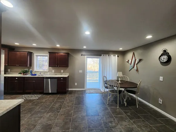 $275,000 | 9721 Fox Hunters Road, Mulkeytown, IL 62865