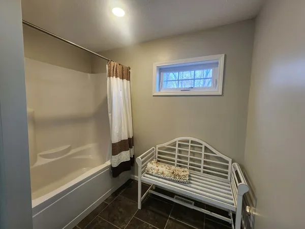 $275,000 | 9721 Fox Hunters Road, Mulkeytown, IL 62865