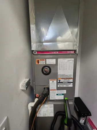 $275,000 | 9721 Fox Hunters Road, Mulkeytown, IL 62865