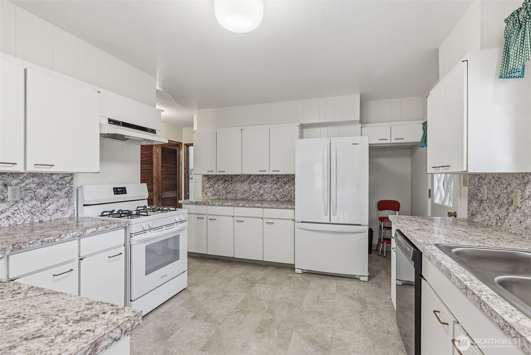 2246 Cascade Way Longview, WA 98632 - Photo 17 of 34