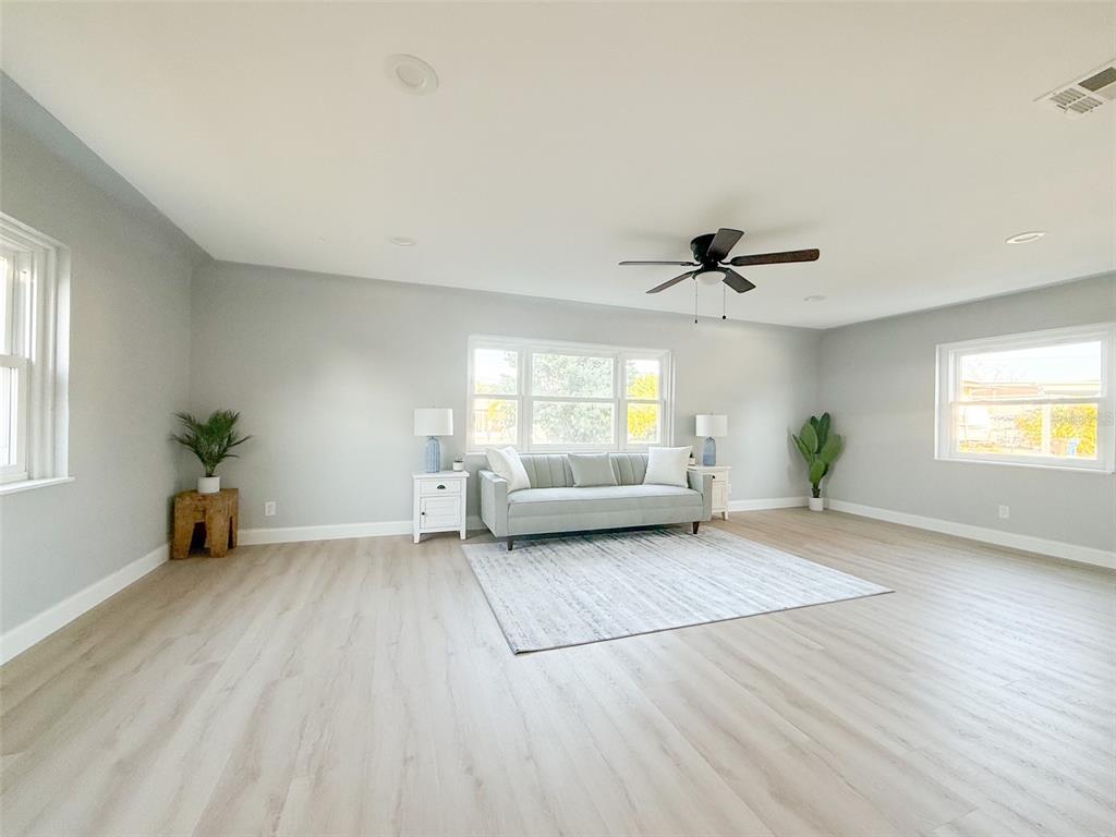 13290 3rd Street East Madeira Beach, FL 33708 - Photo 4 of 28