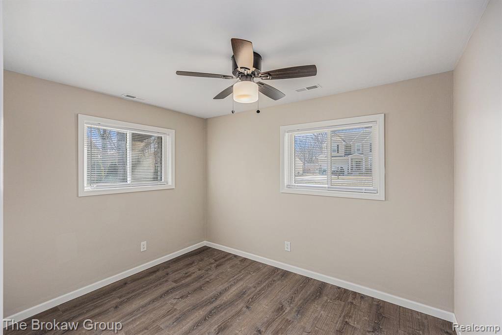 2985 Hessel Avenue Rochester Hills, MI 48307 - Photo 15 of 20