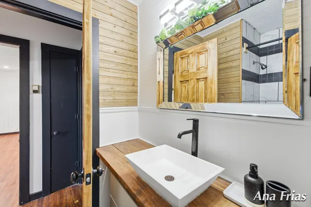 $240,000 | 3755 Jefferson Avenue Southeast, Wyoming, MI 49548