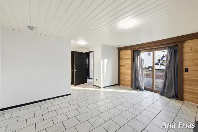 $240,000 | 3755 Jefferson Avenue Southeast, Wyoming, MI 49548