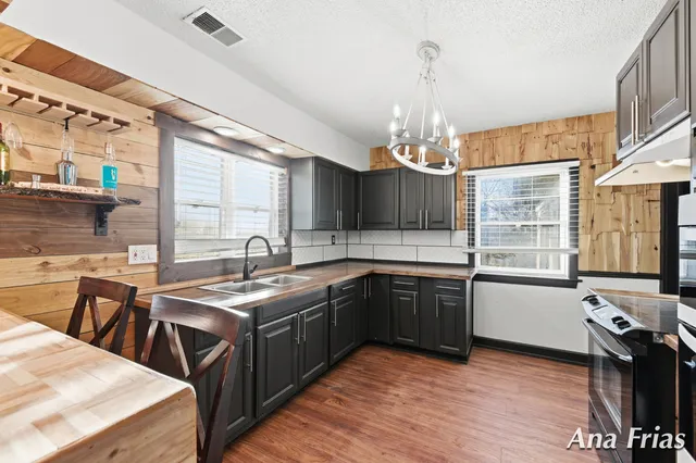 $240,000 | 3755 Jefferson Avenue Southeast, Wyoming, MI 49548