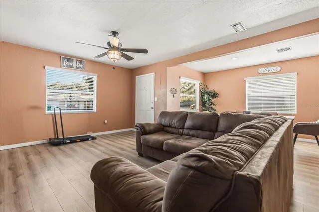 $250,000 | 39560 Meadowood Loop, Zephyrhills, FL 33542