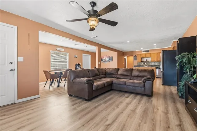 $250,000 | 39560 Meadowood Loop, Zephyrhills, FL 33542