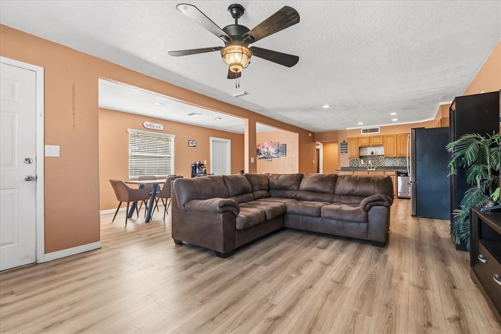 39560 Meadowood Loop Zephyrhills, FL 33542 - Photo 4 of 24