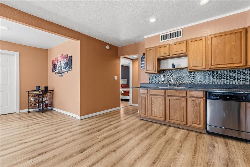 39560 Meadowood Loop Zephyrhills, FL 33542 - Photo 8 of 24