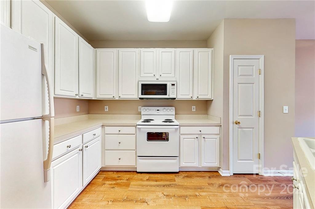 924 Azurine Circle Fort Mill, SC 29708 - Photo 14 of 41 a white stove top oven sitting inside of a kitchen