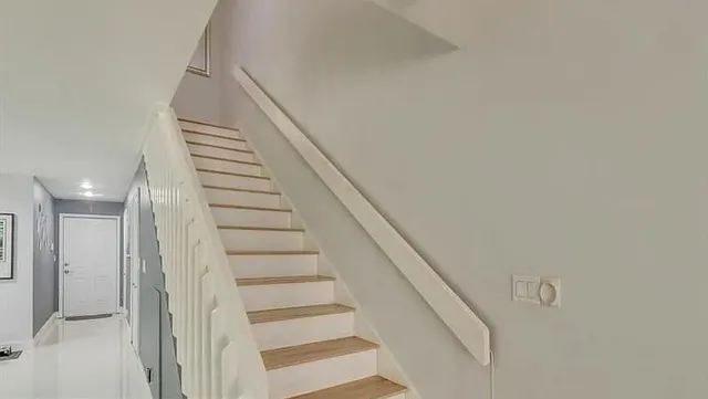 a view of entryway with hallway