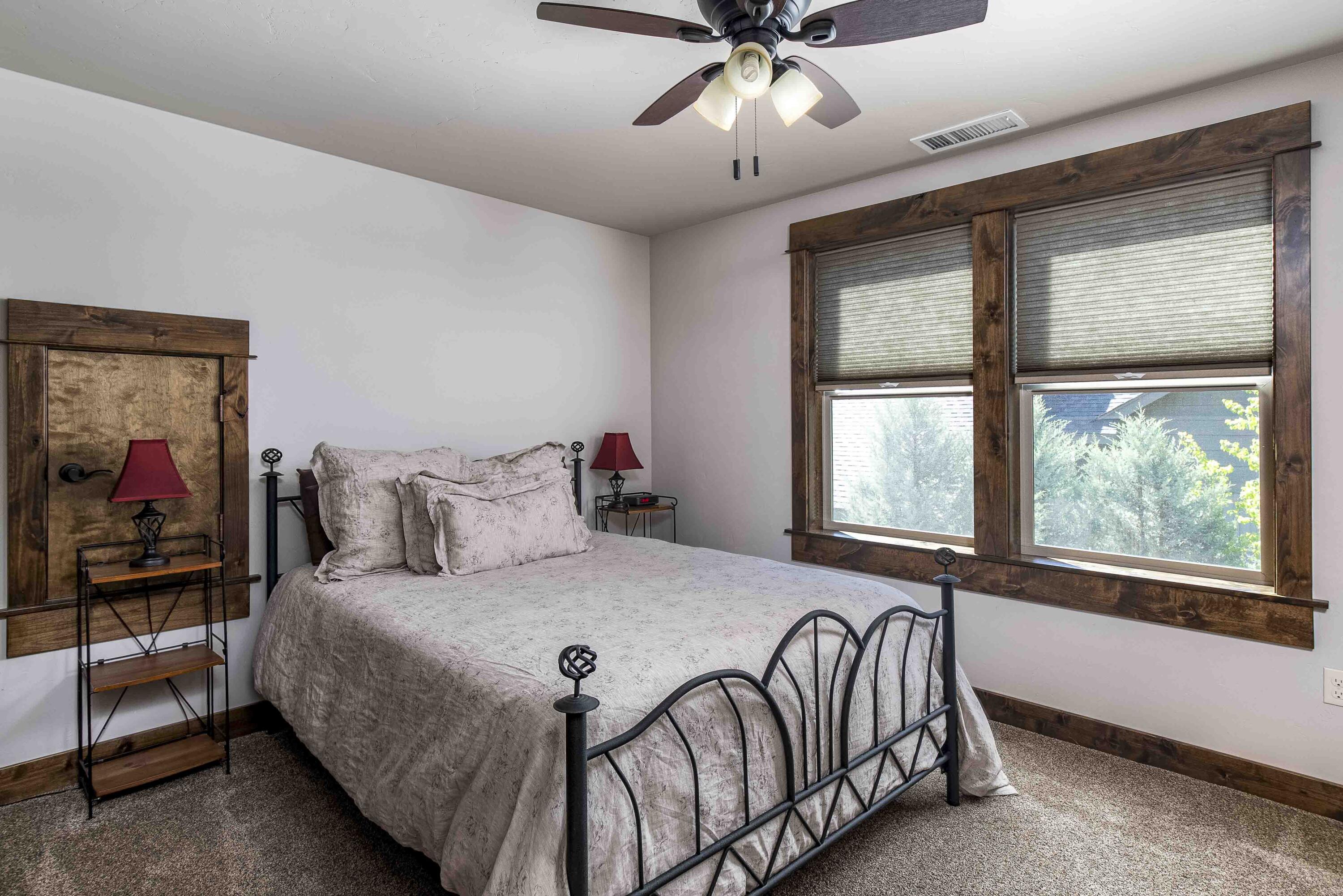 55842 Lost Rider Loop Bend, OR 97707 - Photo 19 of 41 Upstairs bedroom