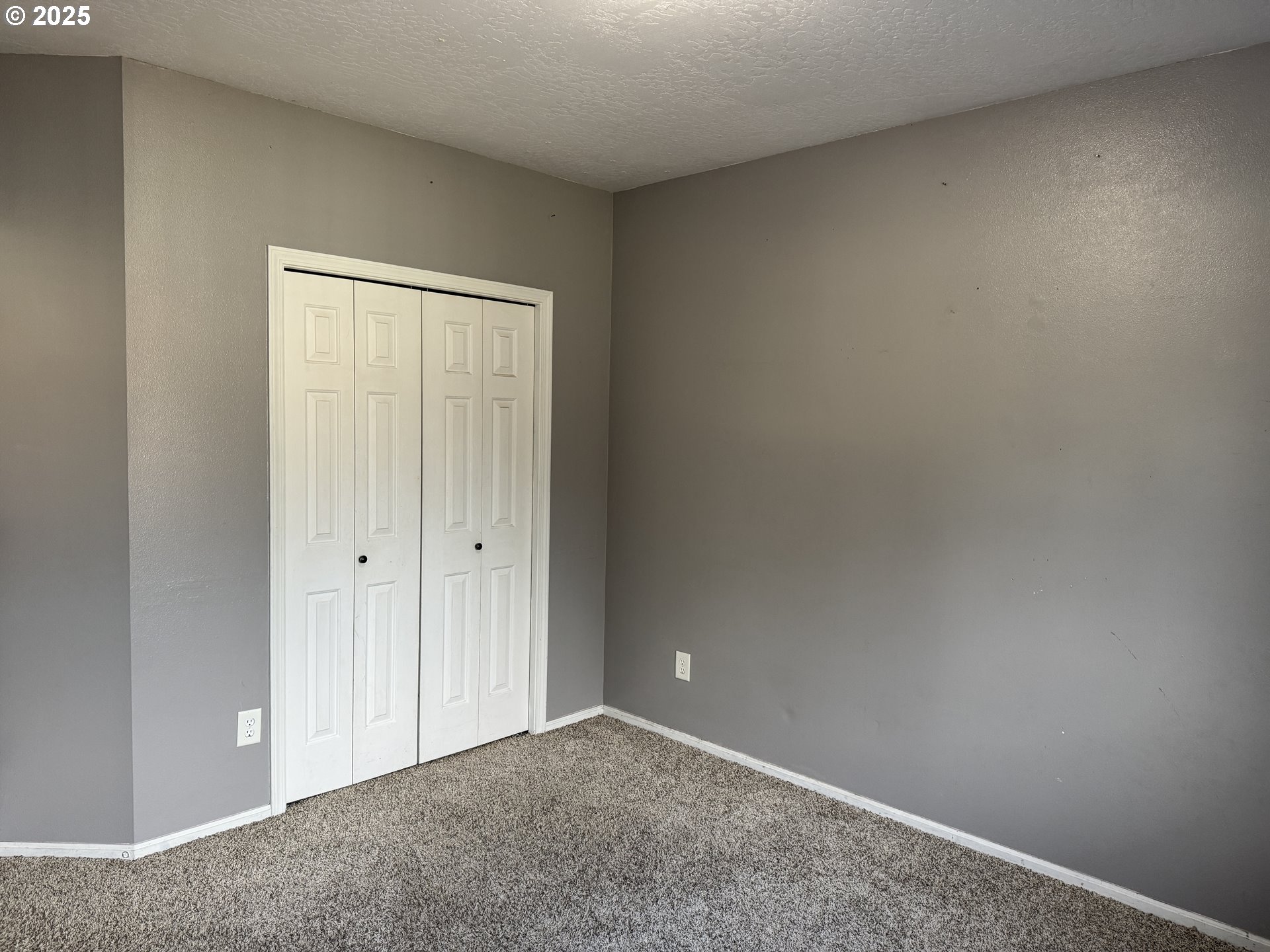 4015 Scenic Drive, Unit 4027 Eugene, OR 97404 - Photo 19 of 26 a view of an empty room
