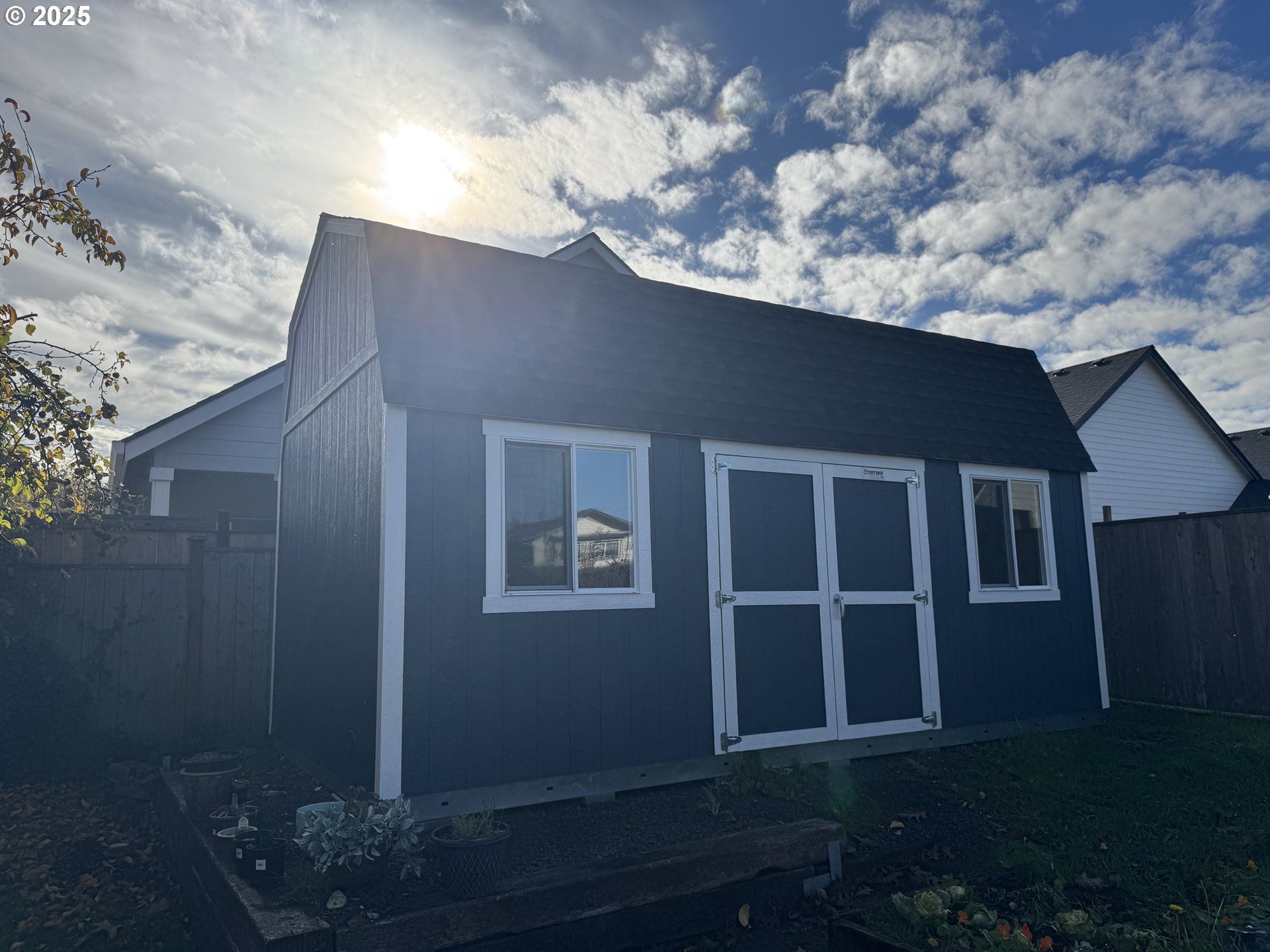 4015 Scenic Drive, Unit 4027 Eugene, OR 97404 - Photo 22 of 26 a backyard of a house with lots of green space