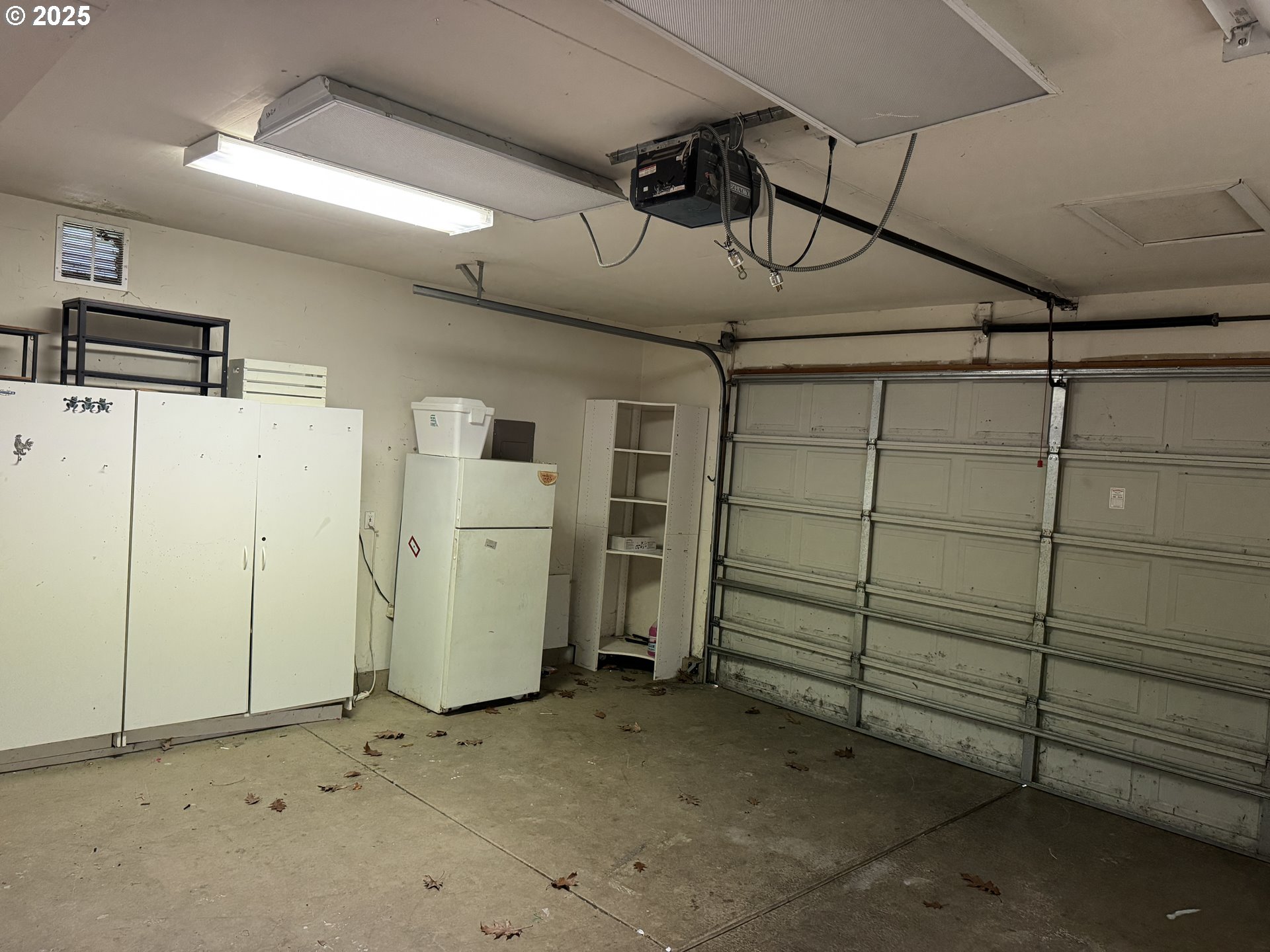 4015 Scenic Drive, Unit 4027 Eugene, OR 97404 - Photo 25 of 26 a view of a garage