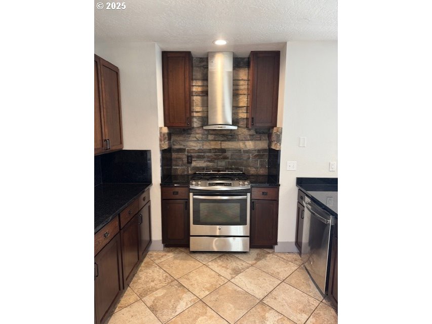 4015 Scenic Drive, Unit 4027 Eugene, OR 97404 - Photo 8 of 26 a kitchen with stainless steel appliances granite countertop a stove and a refrigerator