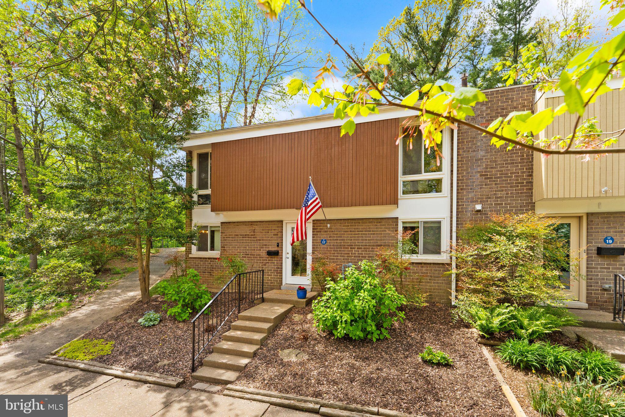 1717 Wainwright Drive Reston, VA 20190 - Photo 3 of 62 Large corner unit with wrap around yard