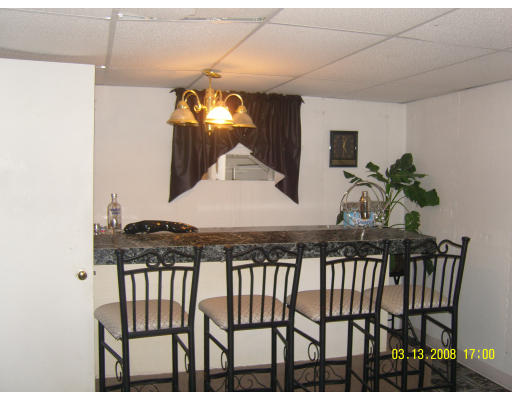 85 Sunset Drive Springfield, MA 01109 - Photo 7 of 12
