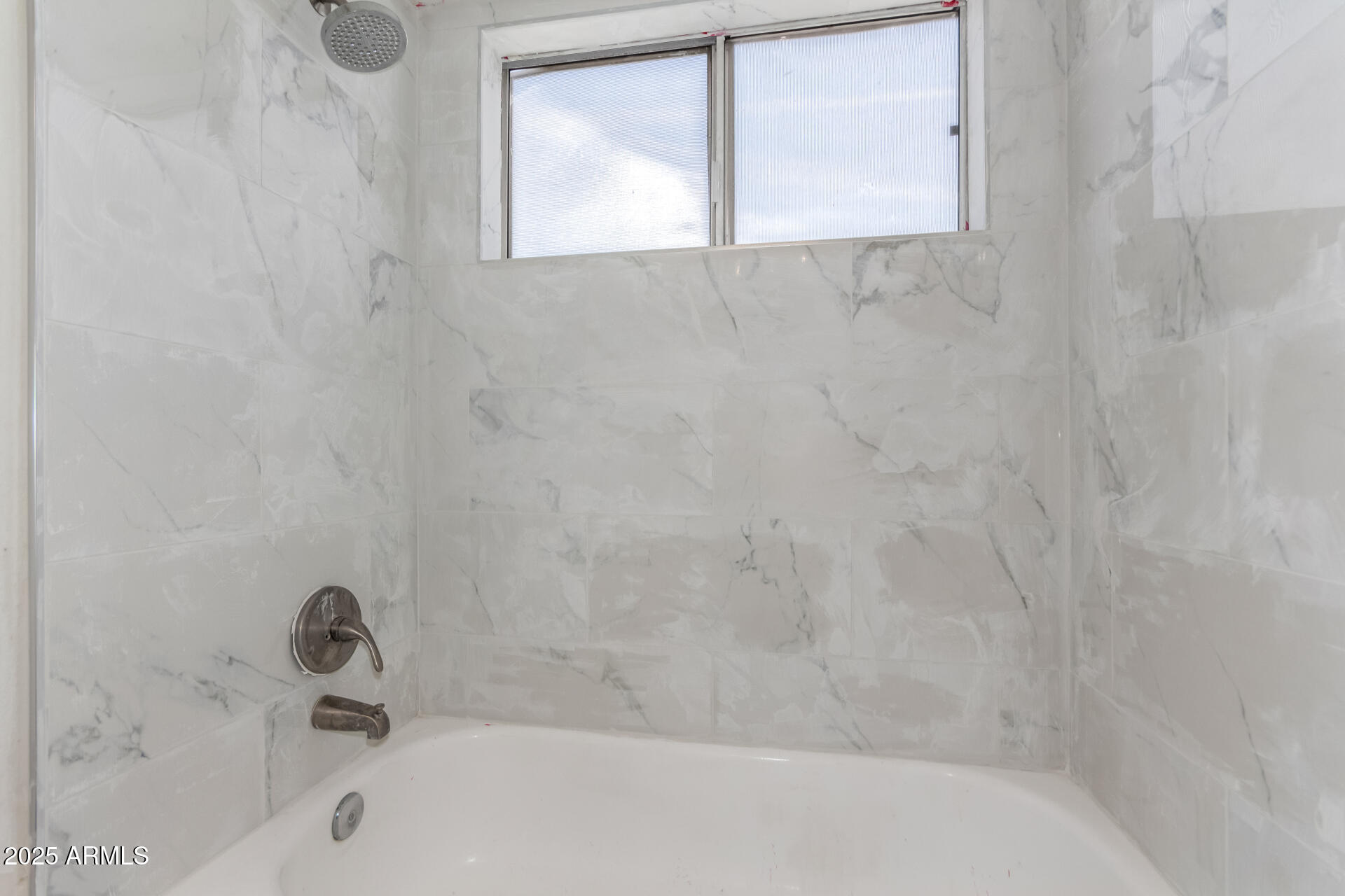 4162 East Wayland Road Phoenix, AZ 85040 - Photo 14 of 36 a bath tub sitting next to a window
