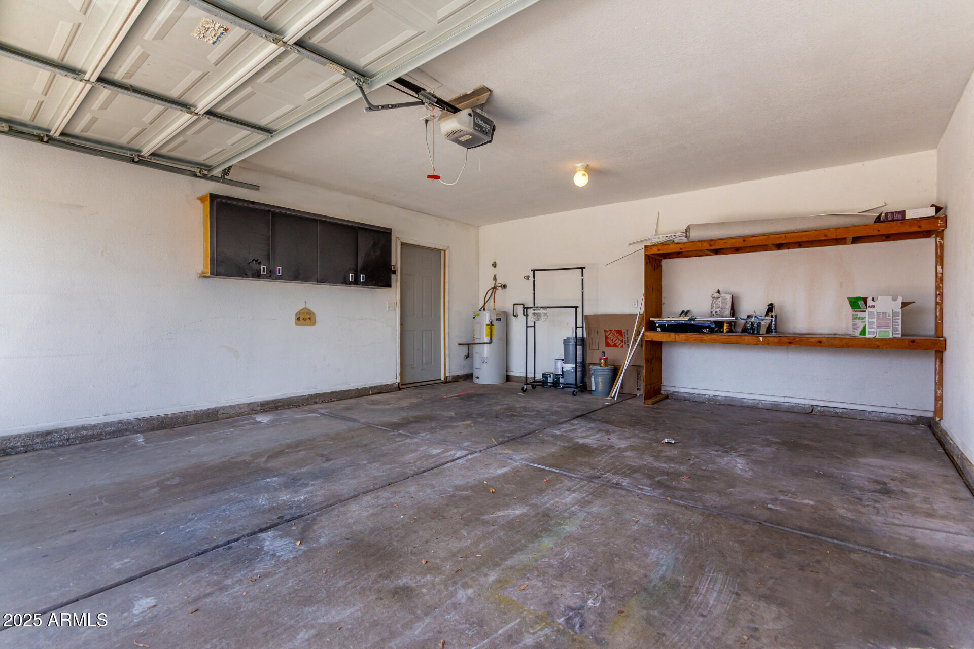 4162 East Wayland Road Phoenix, AZ 85040 - Photo 25 of 36 a view of a garage