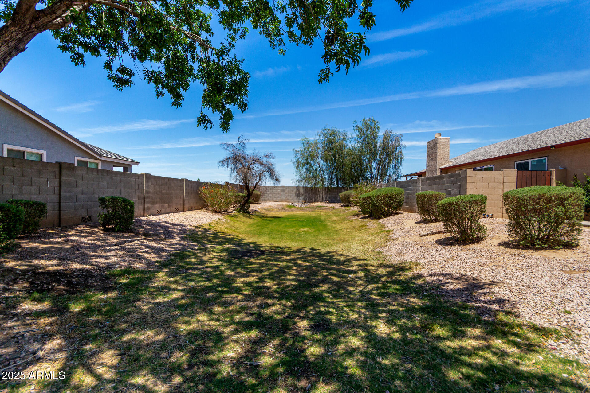 4162 East Wayland Road Phoenix, AZ 85040 - Photo 27 of 36 a view of a yard with plants
