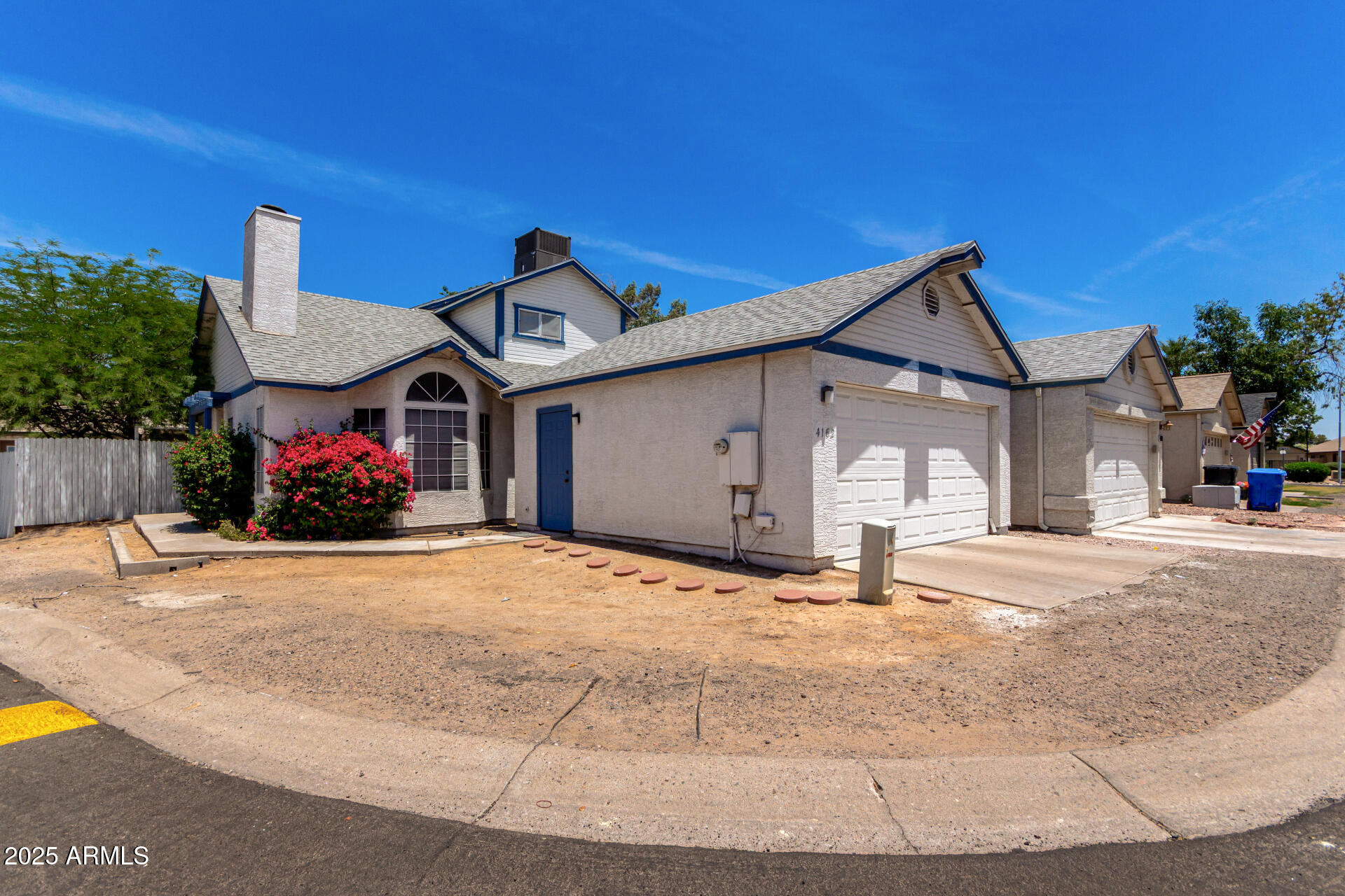 4162 East Wayland Road Phoenix, AZ 85040 - Photo 2 of 36 a front view of a house with basket ball court