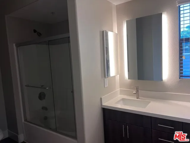 $4,895 | 1040 Glendon Avenue, Unit 4206, Los Angeles, CA 90024