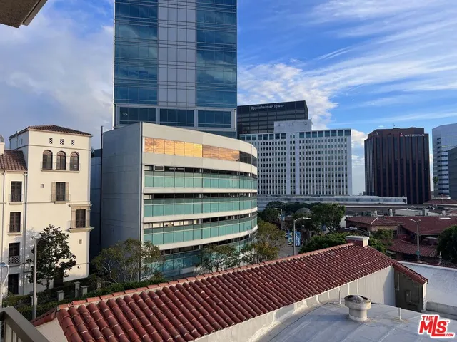 $4,895 | 1040 Glendon Avenue, Unit 4206, Los Angeles, CA 90024