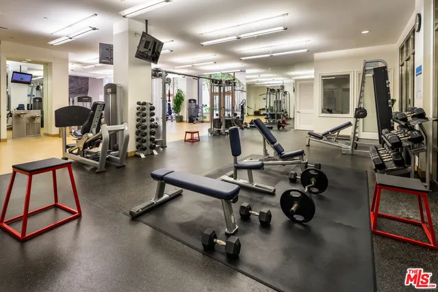 $4,895 | 1040 Glendon Avenue, Unit 4206, Los Angeles, CA 90024