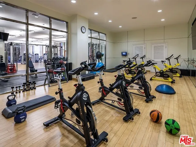 $4,895 | 1040 Glendon Avenue, Unit 4206, Los Angeles, CA 90024