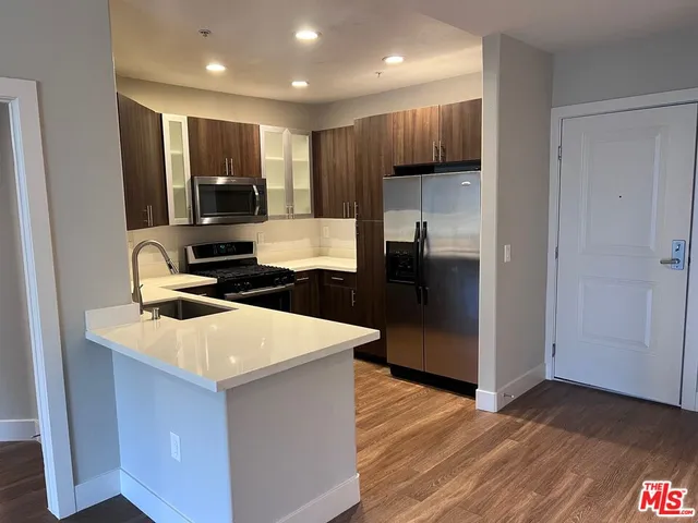 $4,895 | 1040 Glendon Avenue, Unit 4206, Los Angeles, CA 90024