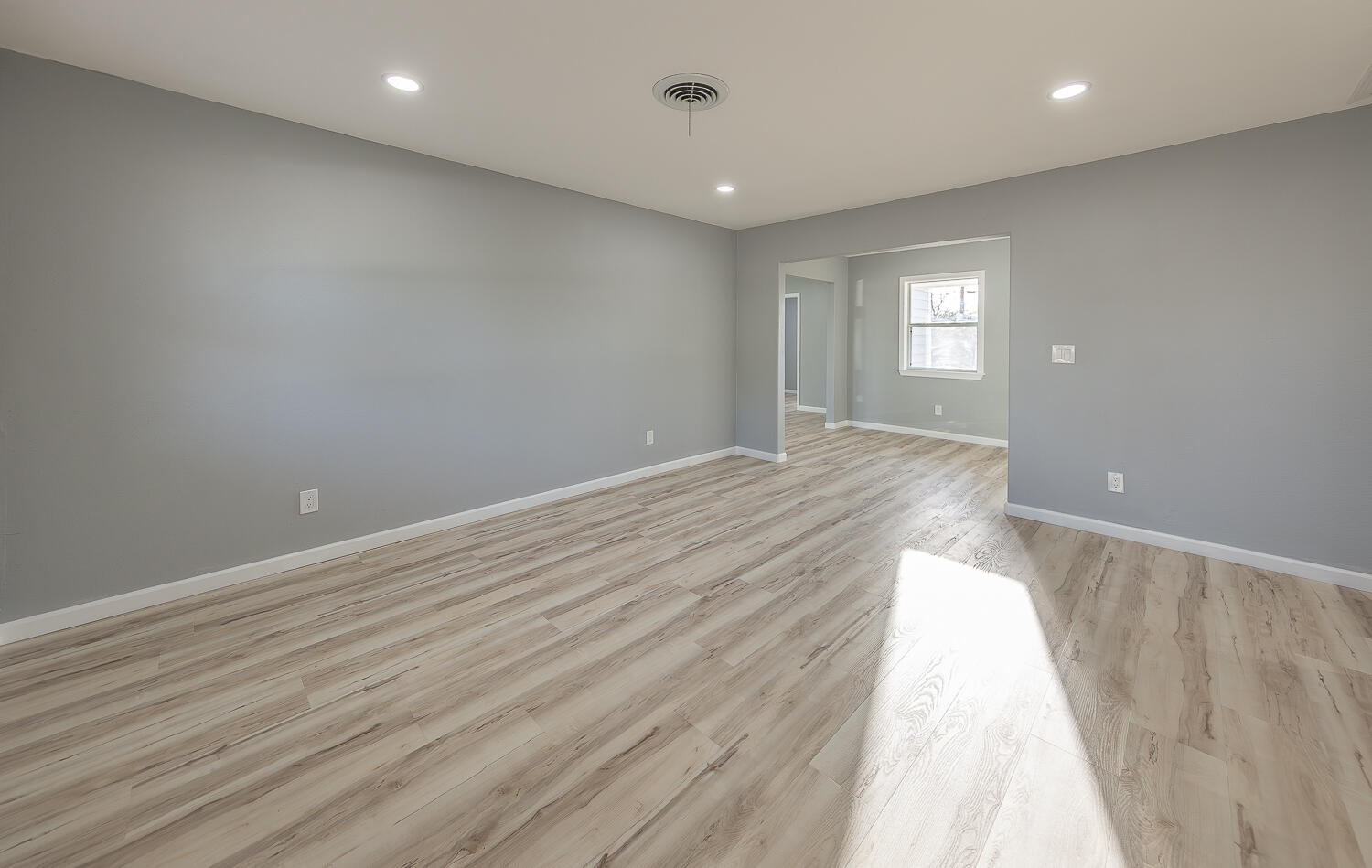 5409 Ave D Lubbock, TX 79404 - Photo 2 of 26 2L9A9006