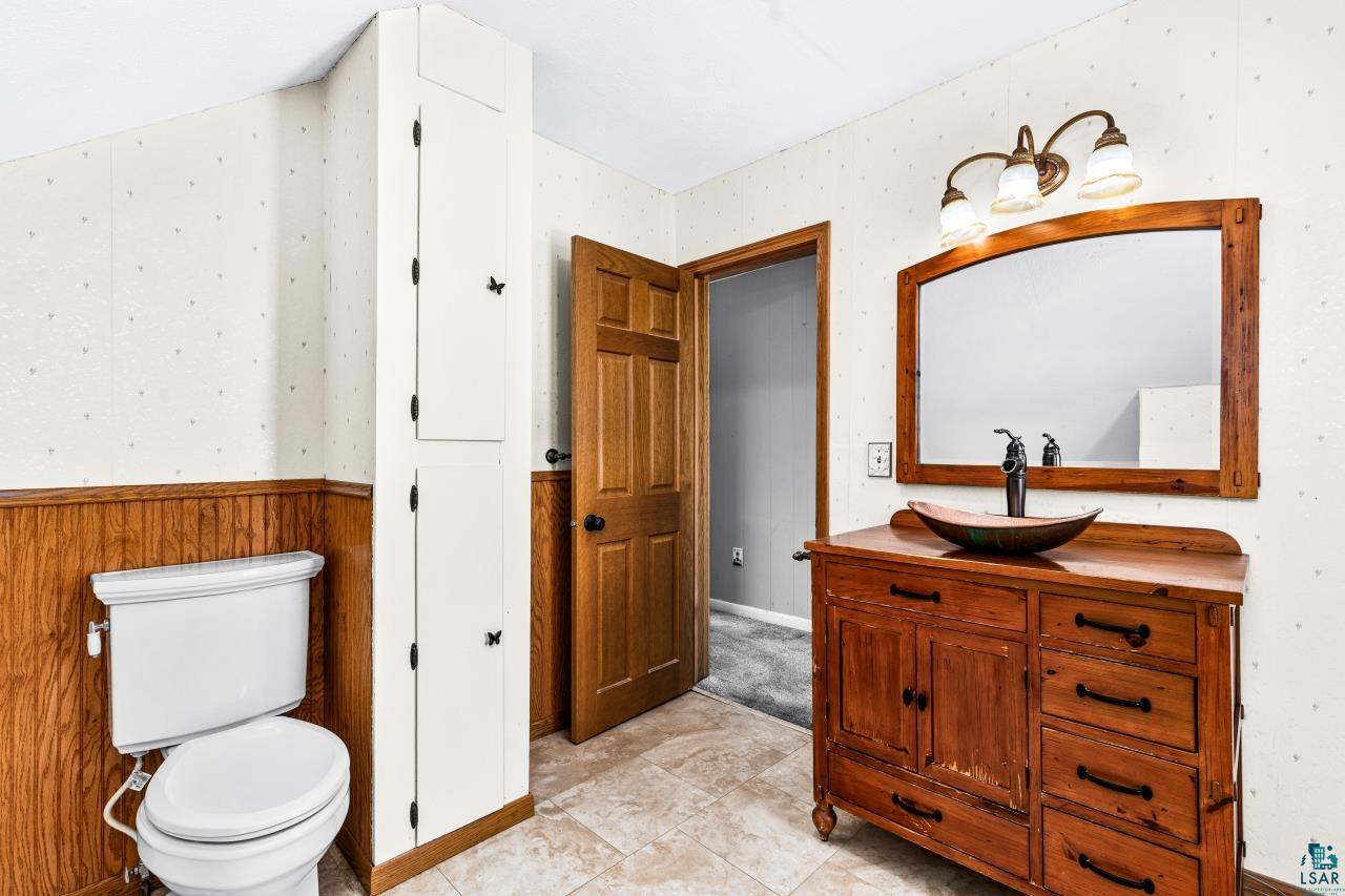 302 River Bluff Avenue Sandstone, MN 55072 - Photo 13 of 24 Bathroom