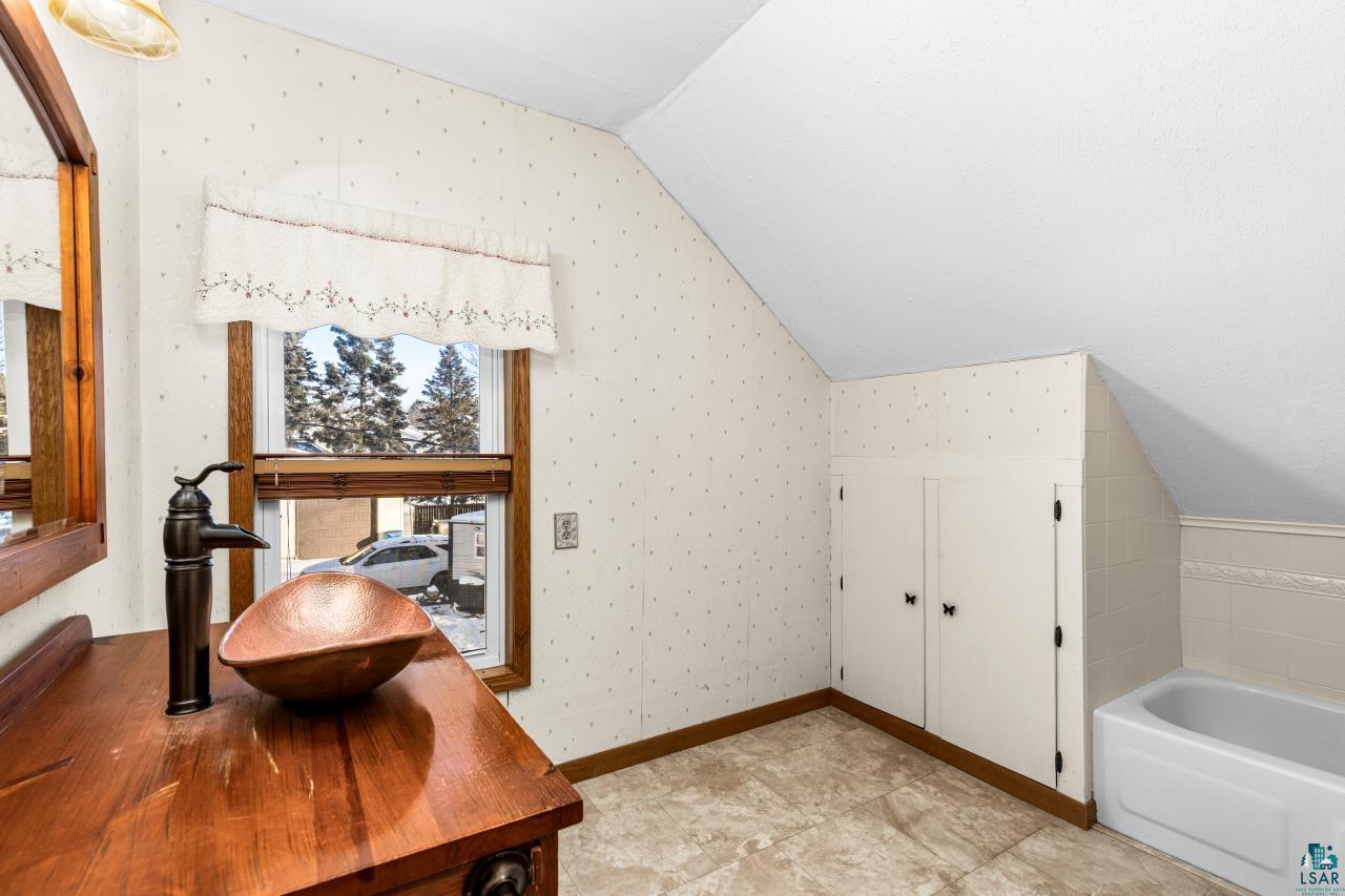 302 River Bluff Avenue Sandstone, MN 55072 - Photo 14 of 24